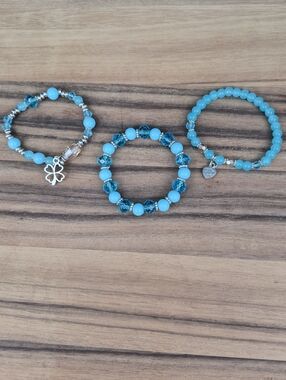 🩷3 for $15: 3 Turquoise & Silver Stretchy Bracelets with 2 Charms NWOT